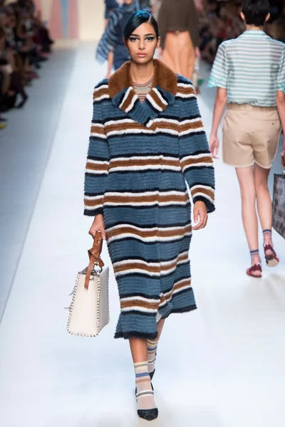 Look 12